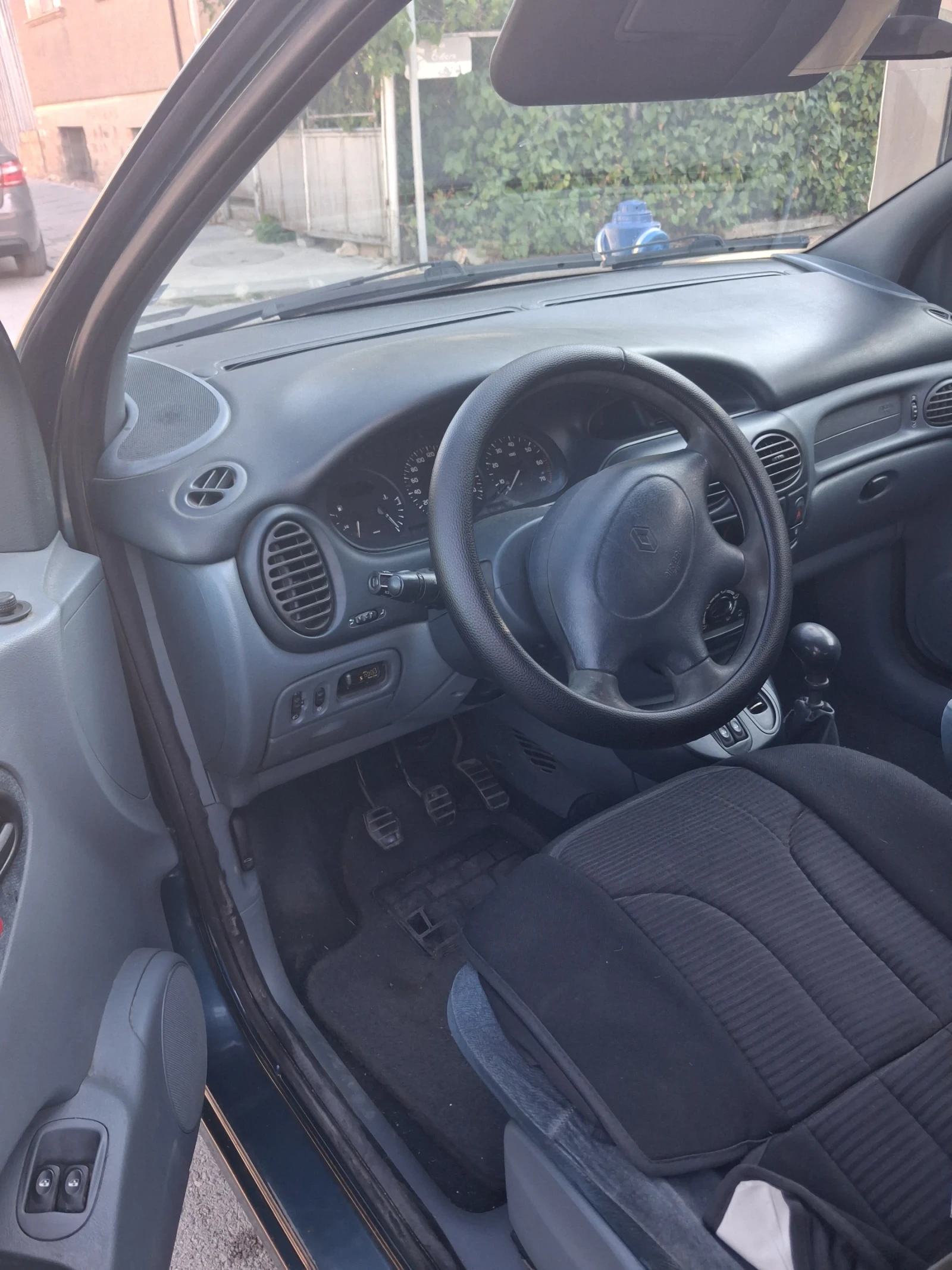 Renault Scenic 1.6 90кс Klima, снимка 13 - Автомобили и джипове - 55737525