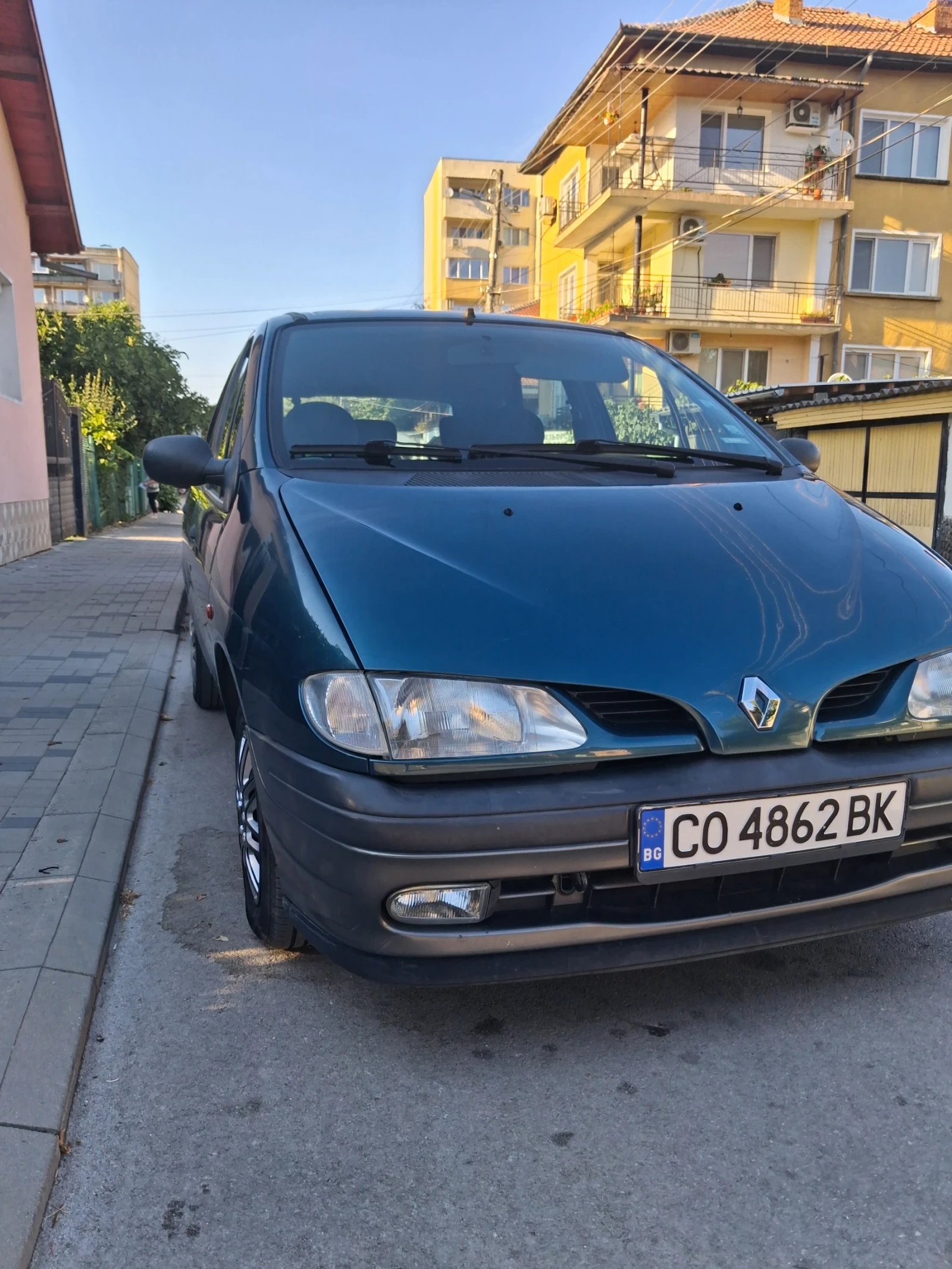 Renault Scenic 1.6 90кс Klima, снимка 4 - Автомобили и джипове - 55737525