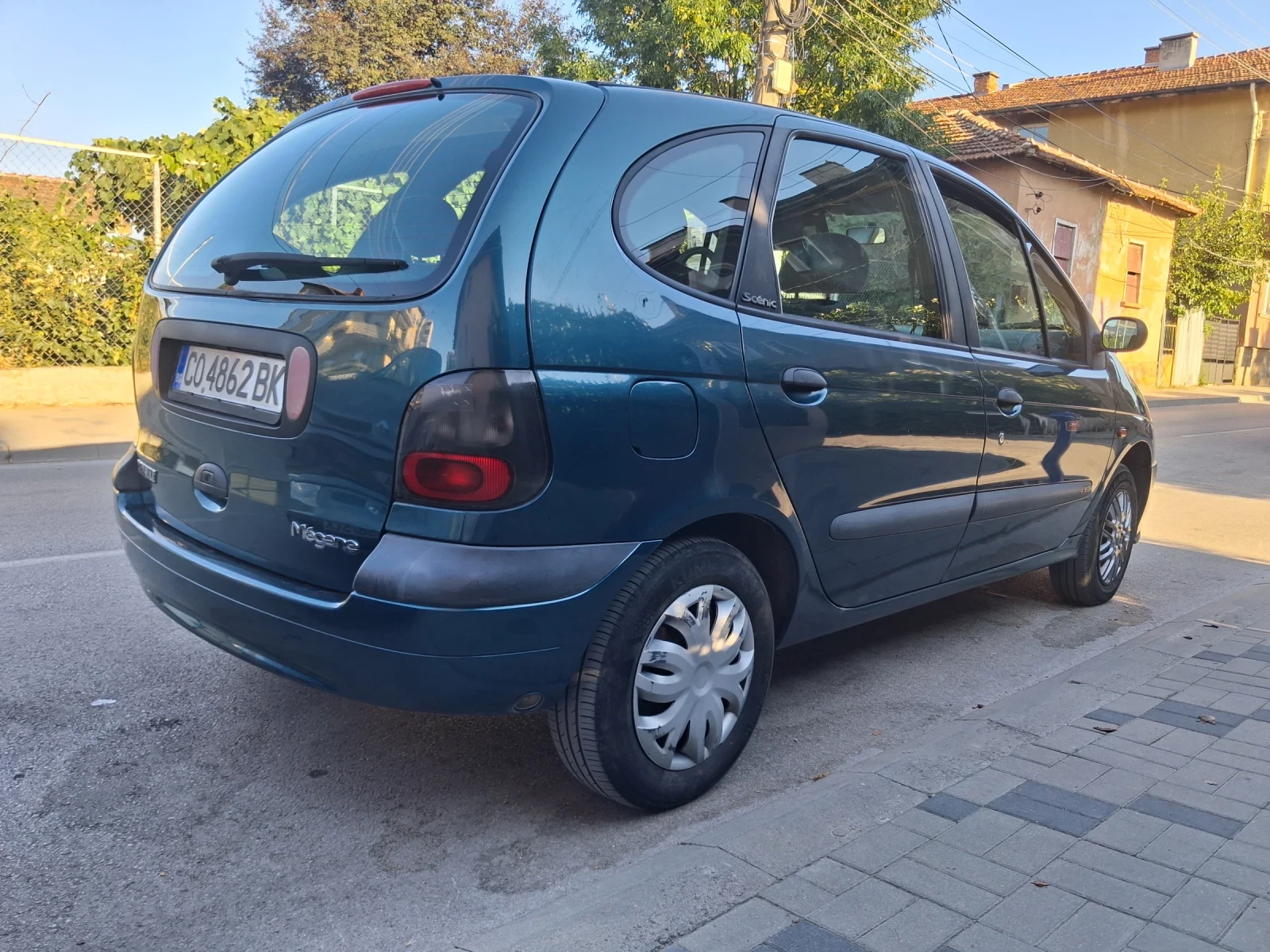 Renault Scenic 1.6 90кс Klima, снимка 6 - Автомобили и джипове - 55737525