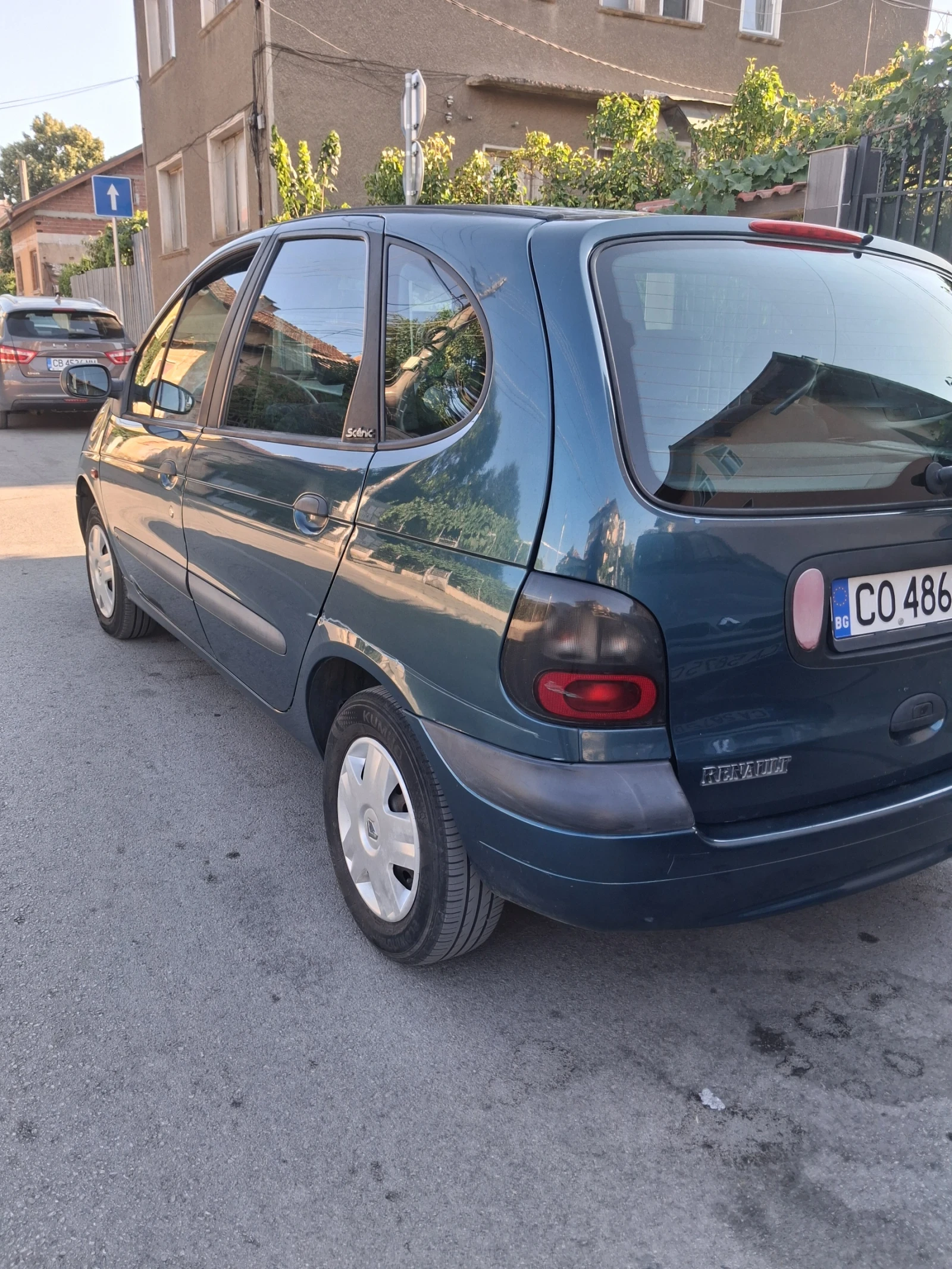 Renault Scenic 1.6 90кс Klima, снимка 2 - Автомобили и джипове - 55737525