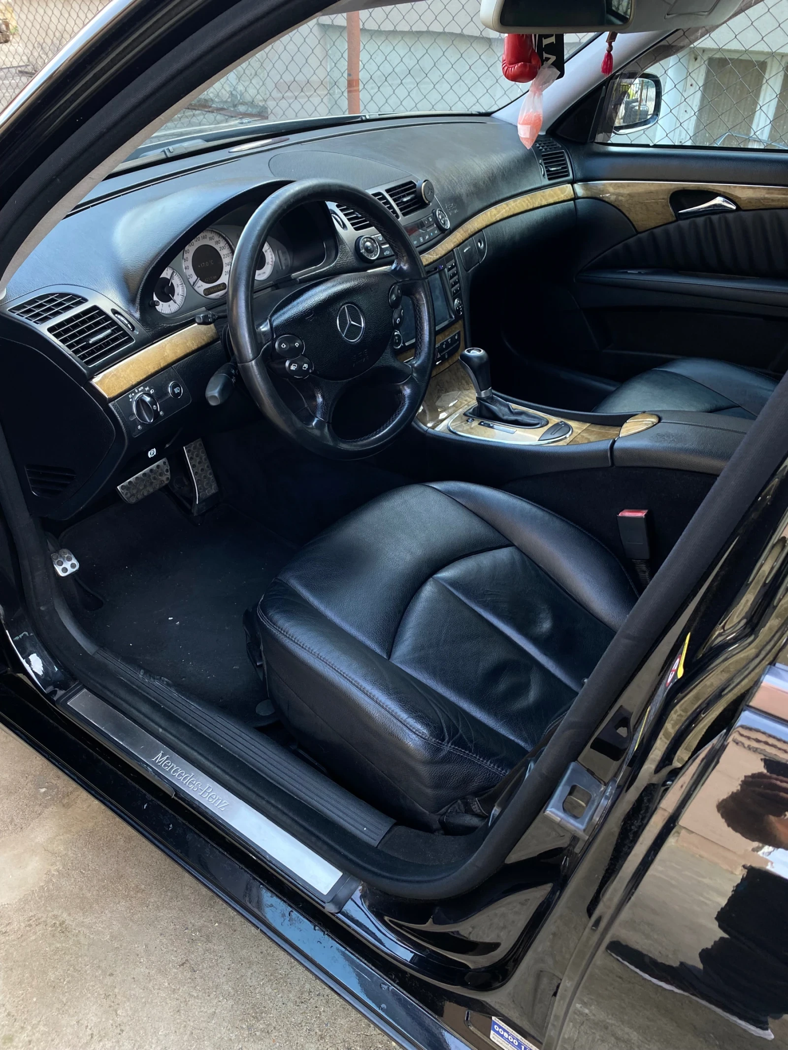 Mercedes-Benz E 320, снимка 6 - Автомобили и джипове - 56635019