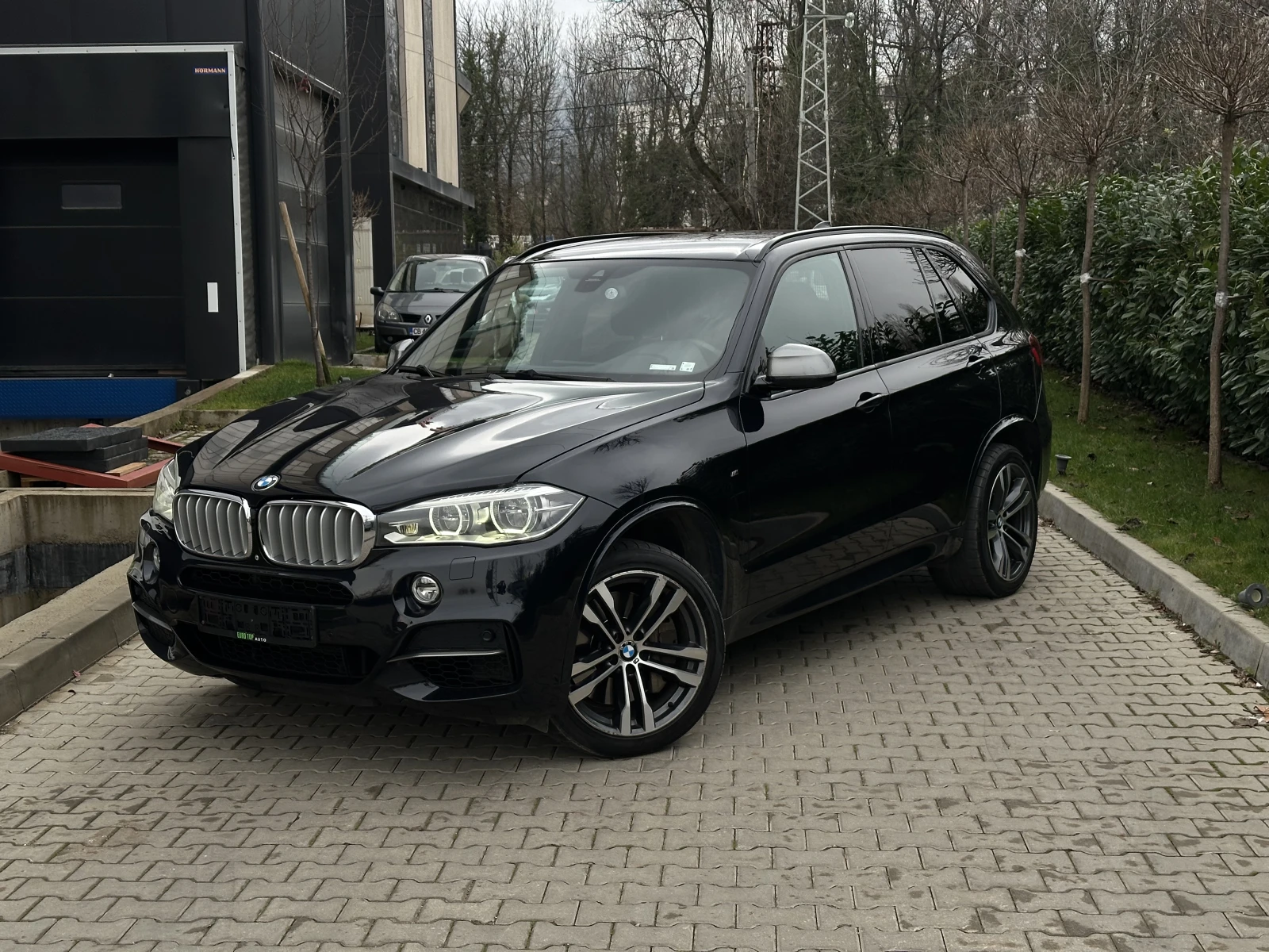 BMW X5 M 50d* HarmanKardon* M SPORT* Мъртва т.* 360 КАМЕР - изображение 4