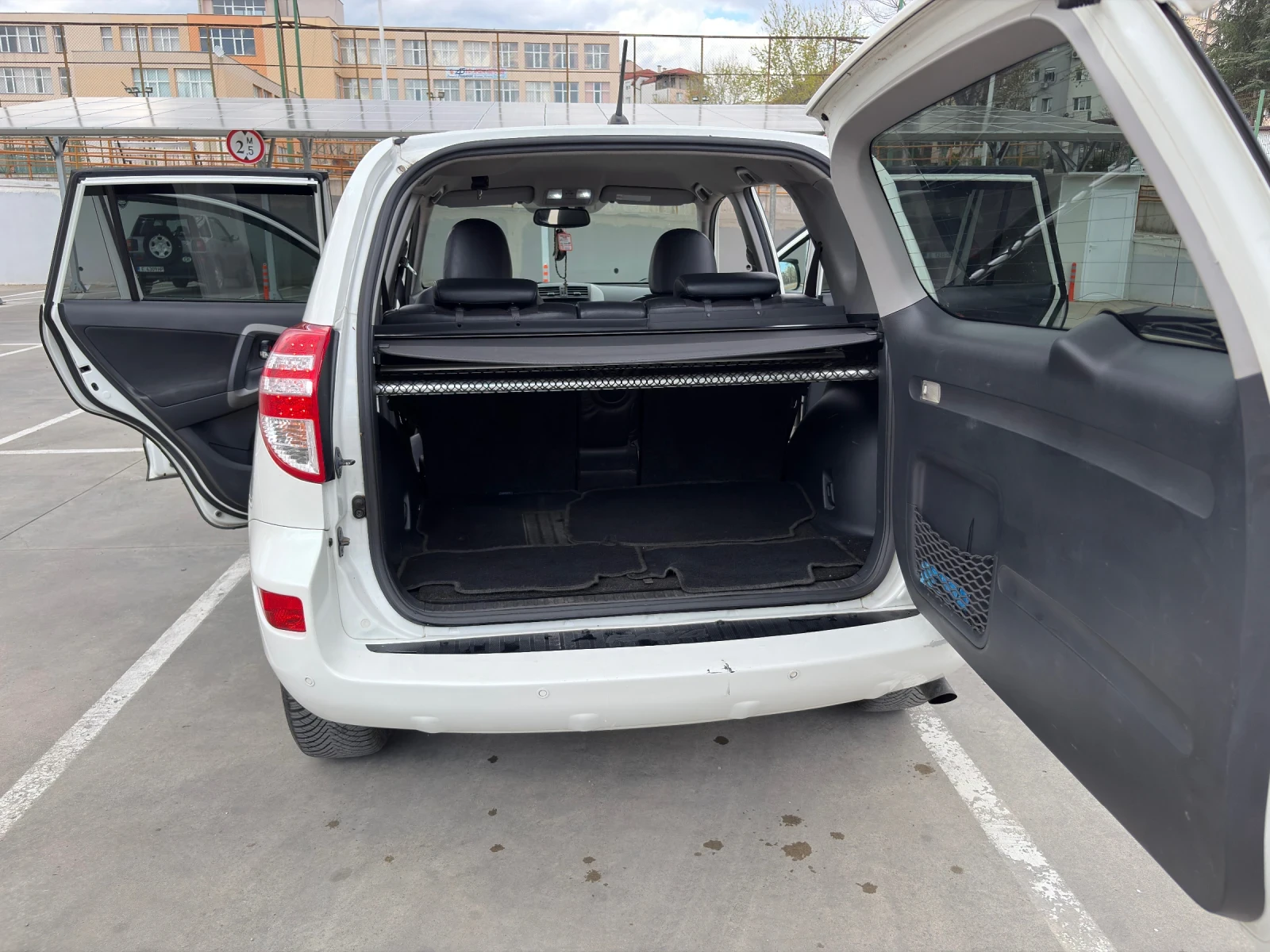 Toyota Rav4, снимка 9 - Автомобили и джипове - 54014027