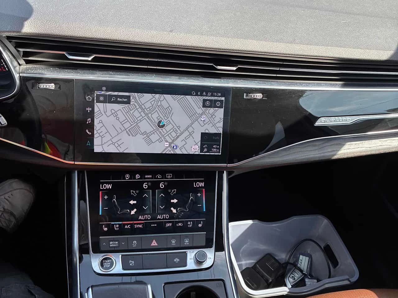 Audi Q7 * ОБДУХВАНЕ * ПАНОРАМА * 2 КЛЮЧА * CARFAX * , снимка 10 - Автомобили и джипове - 54784294