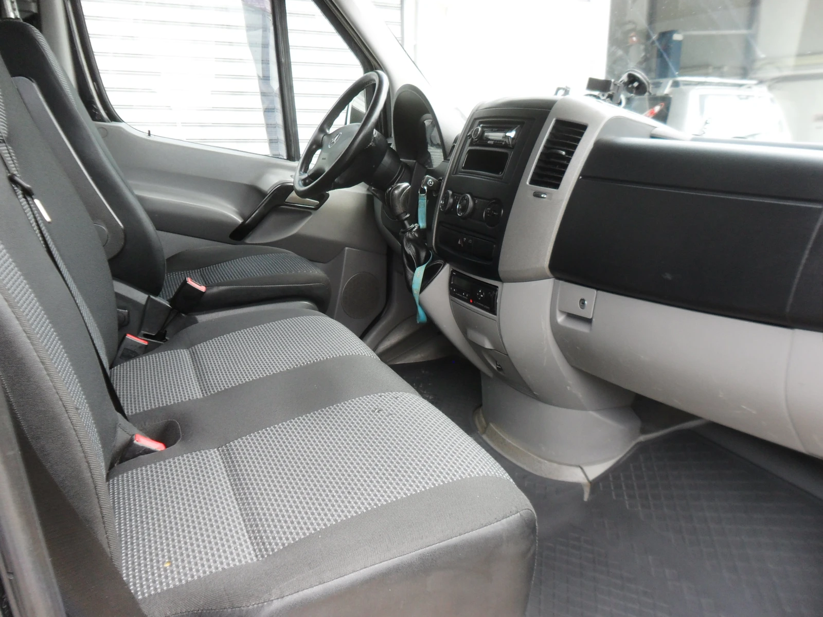 Mercedes-Benz Sprinter 319 3, 0-cdi-АВТОВОЗ-СПЕЦИАЛЕН - изображение 10