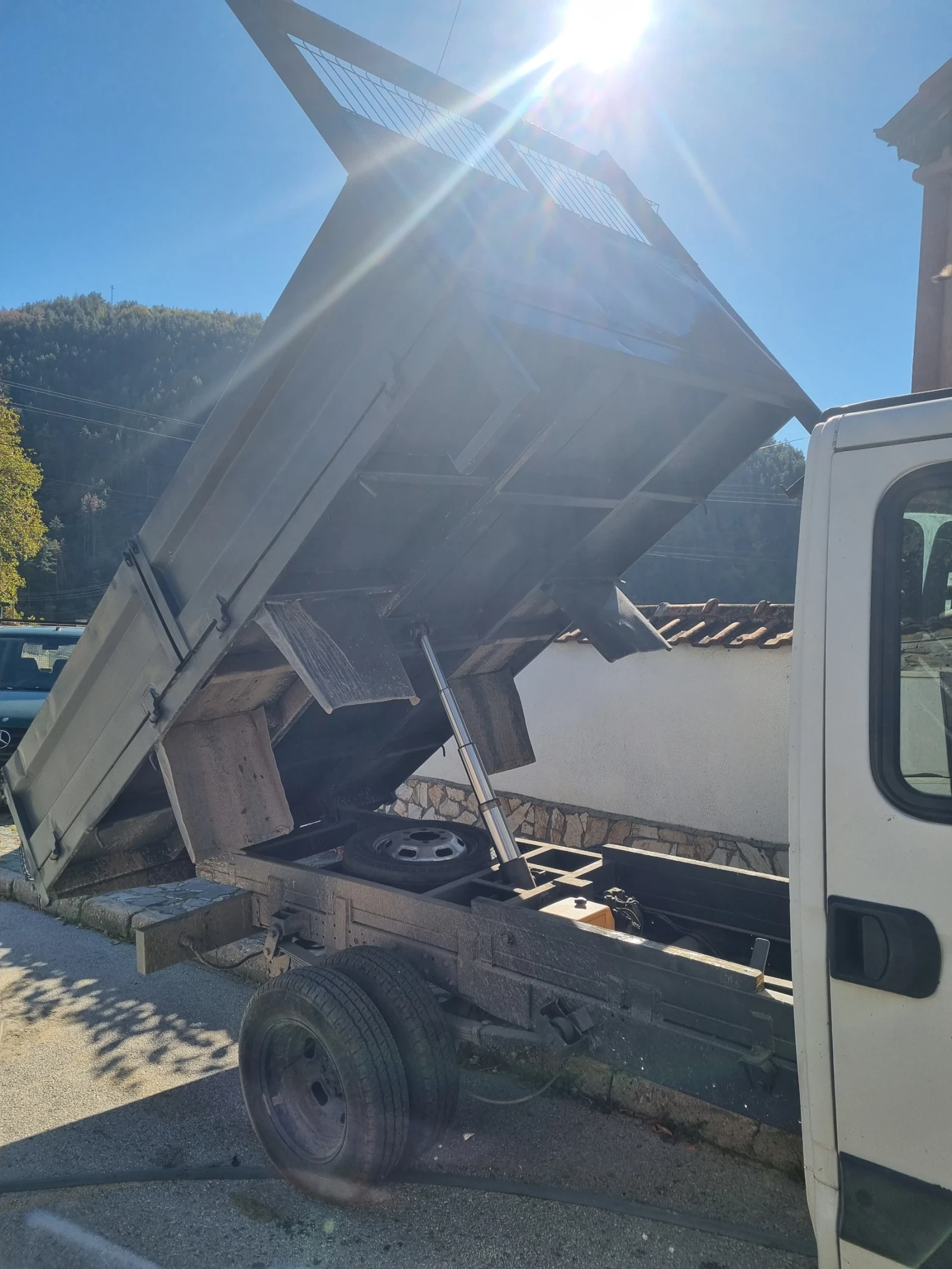 Iveco 35c15 Самосвал - изображение 2