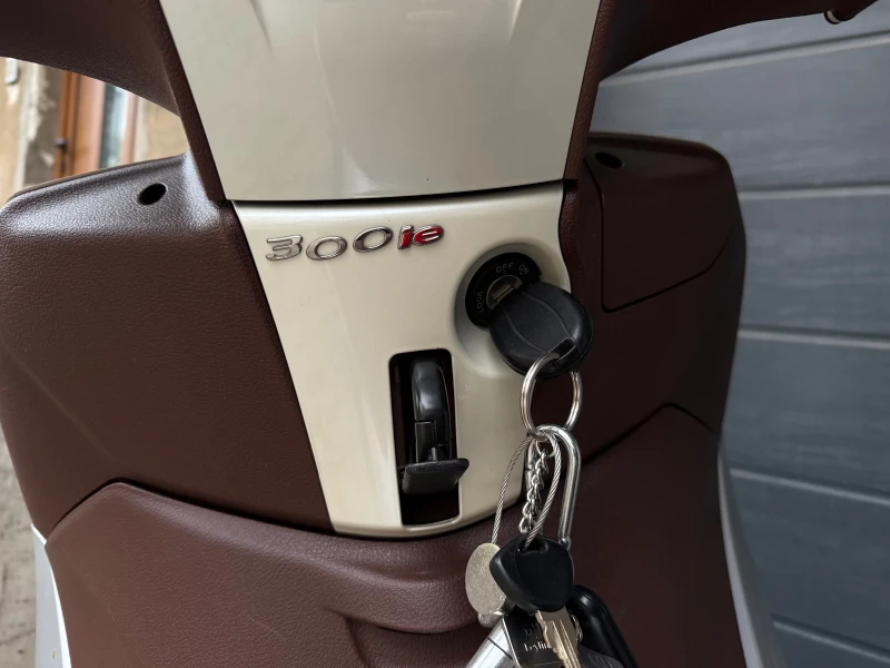 Piaggio Beverly 300 i, снимка 8 - Мотоциклети и мототехника - 52427379