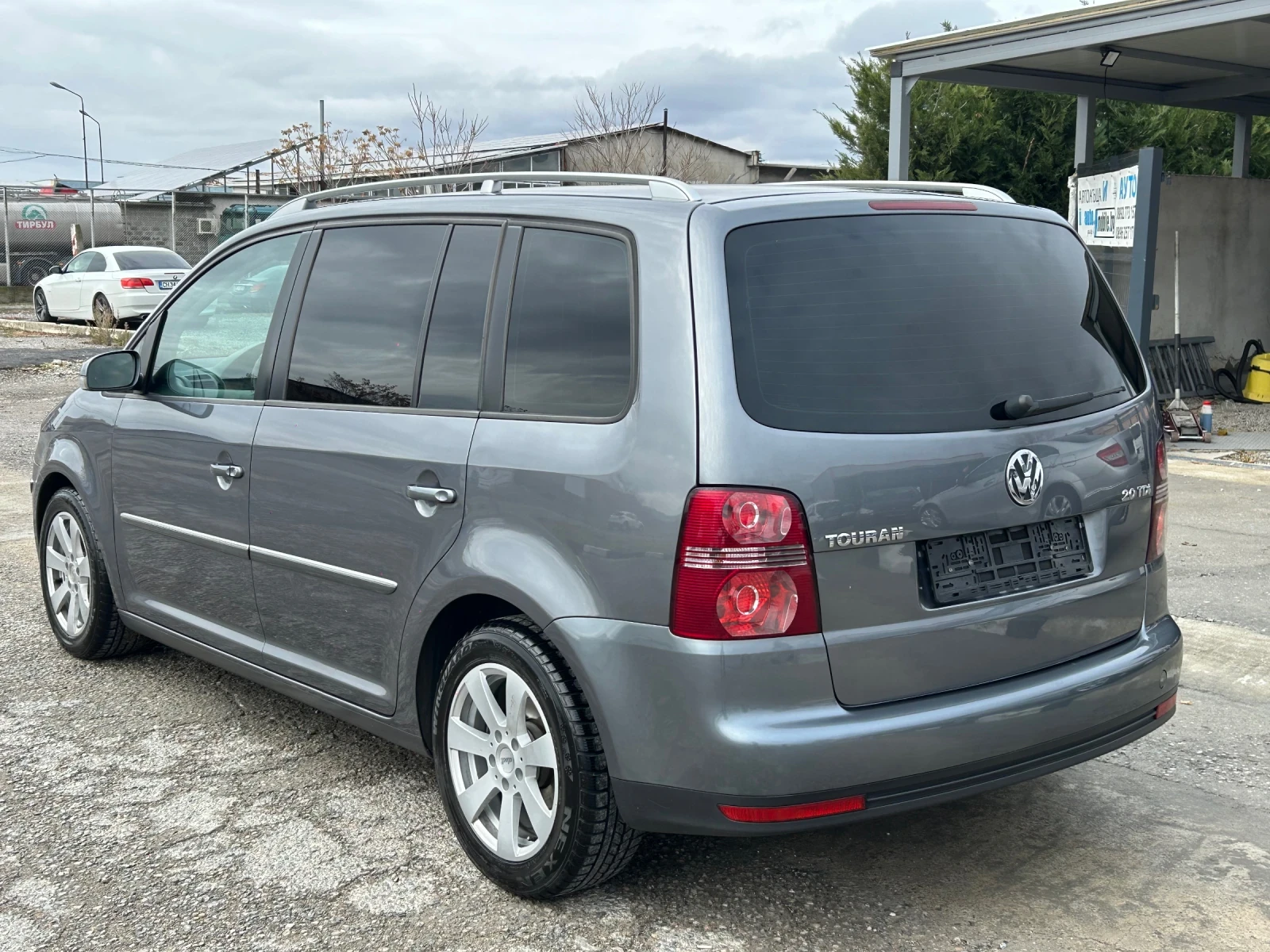 VW Touran 2.0 TDI 140  - изображение 8