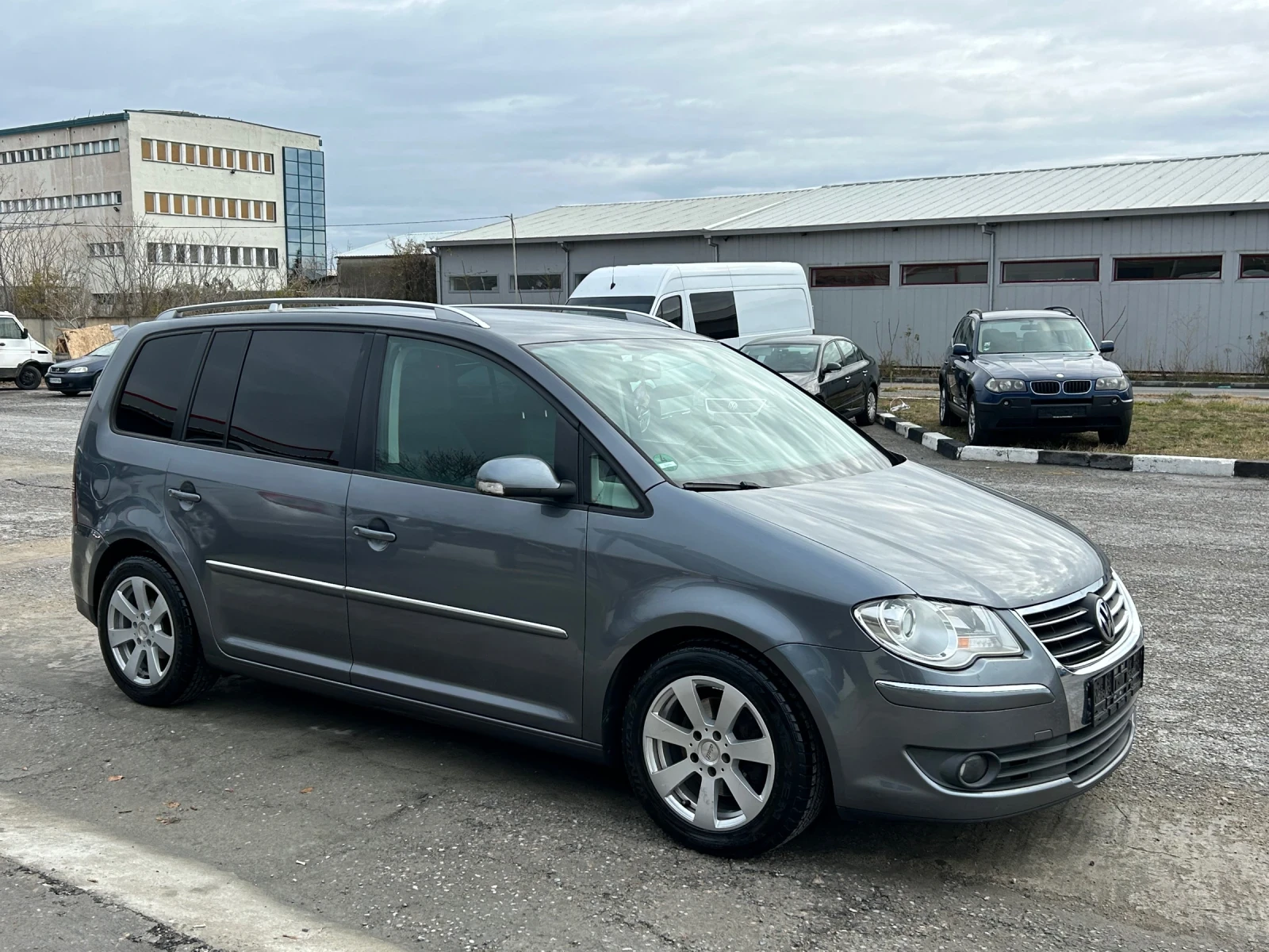 VW Touran 2.0 TDI 140  - изображение 4