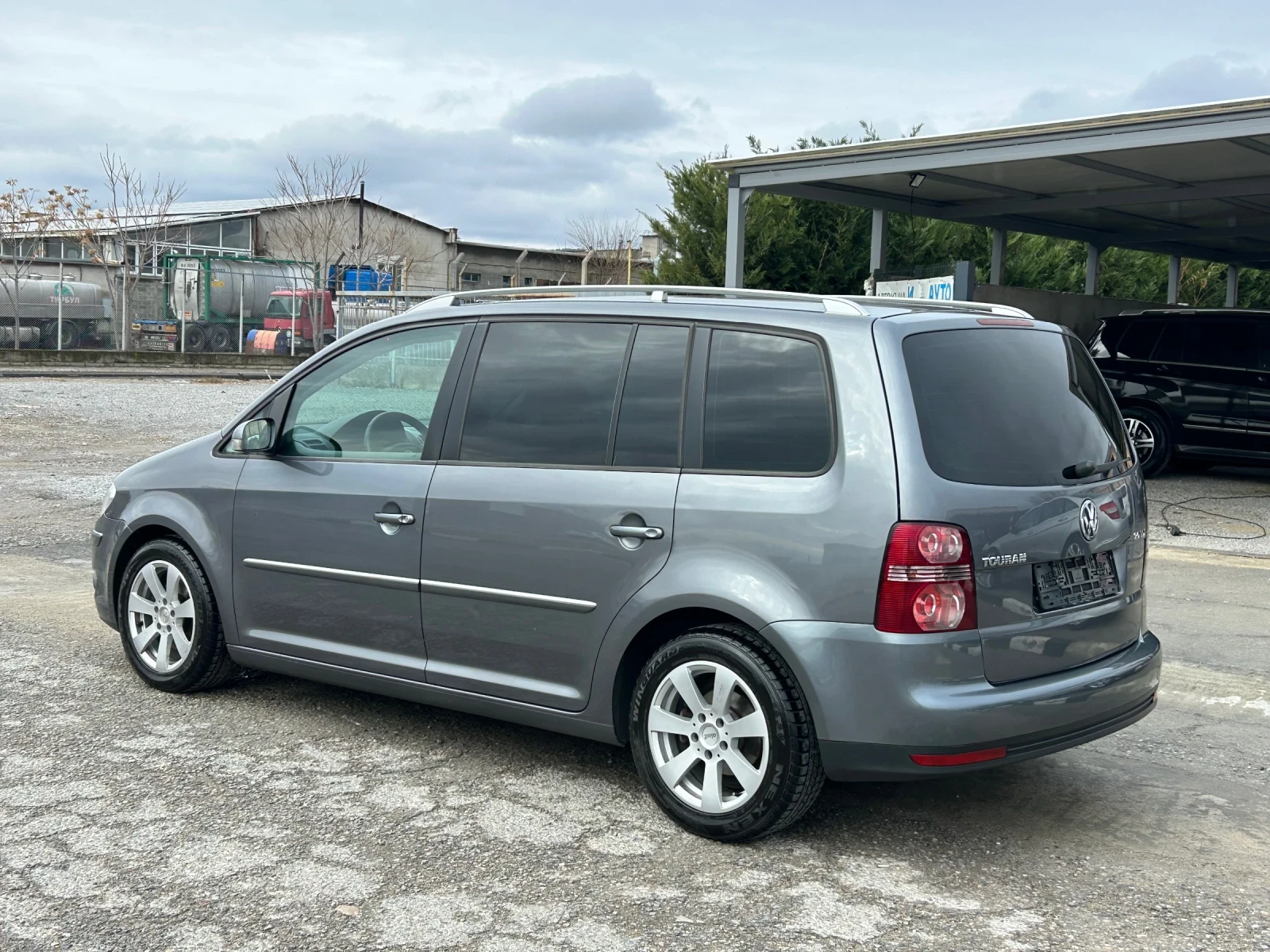 VW Touran 2.0 TDI 140  - изображение 7