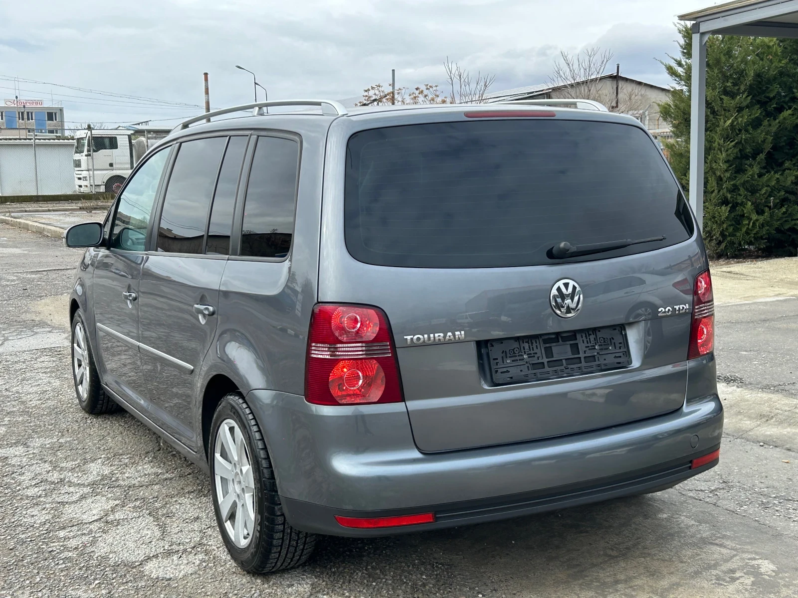 VW Touran 2.0 TDI 140  - изображение 10