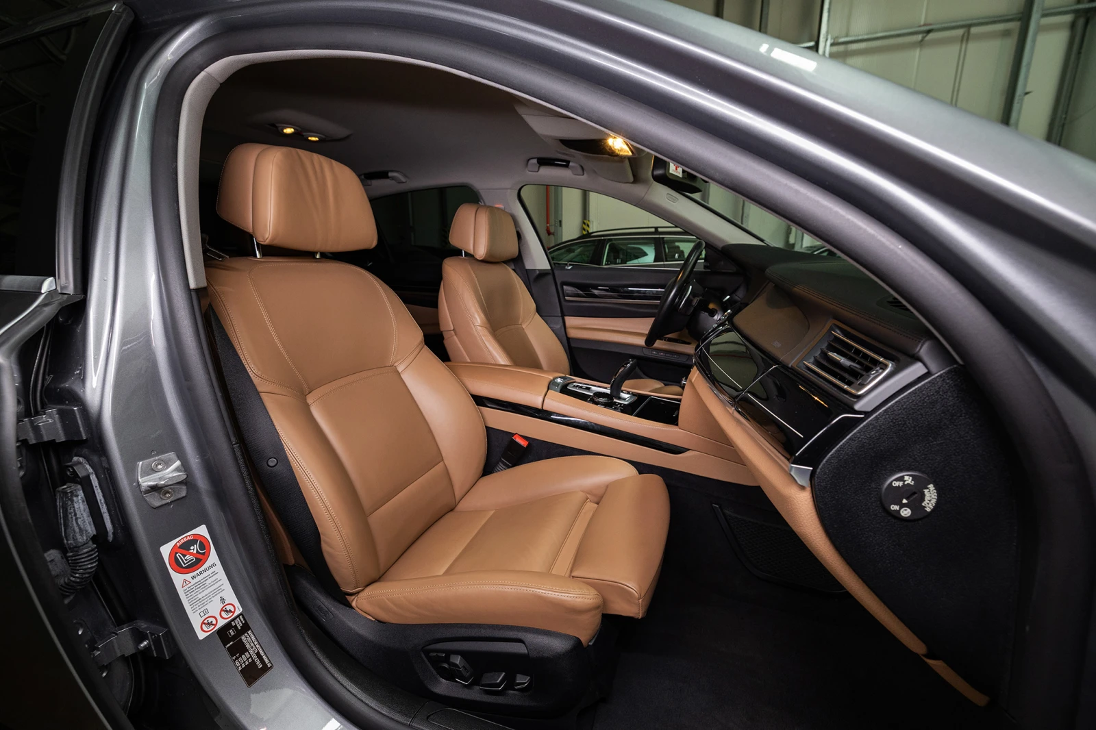 BMW 750 xDrive * Вакум на вратите * Харман/Кардон *  - изображение 10