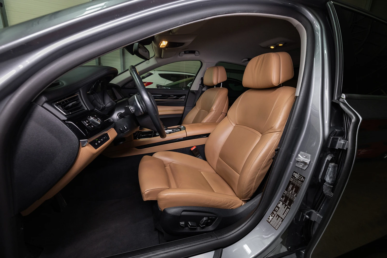BMW 750 xDrive * Вакум на вратите * Харман/Кардон *  - изображение 8