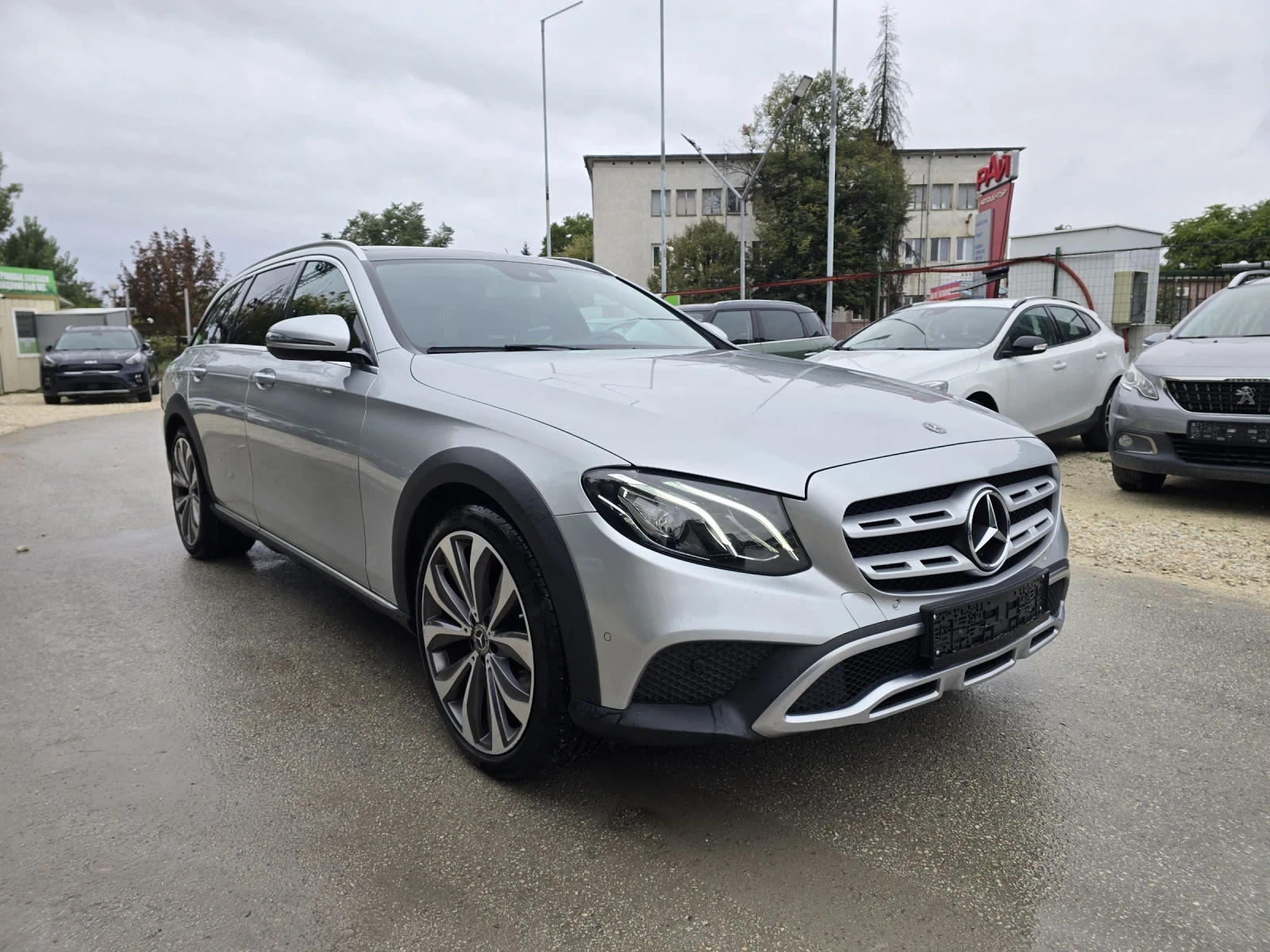 Mercedes-Benz E 220 D 194к.с 4MATIC ALLTERRAIN Топ състояние  - изображение 2