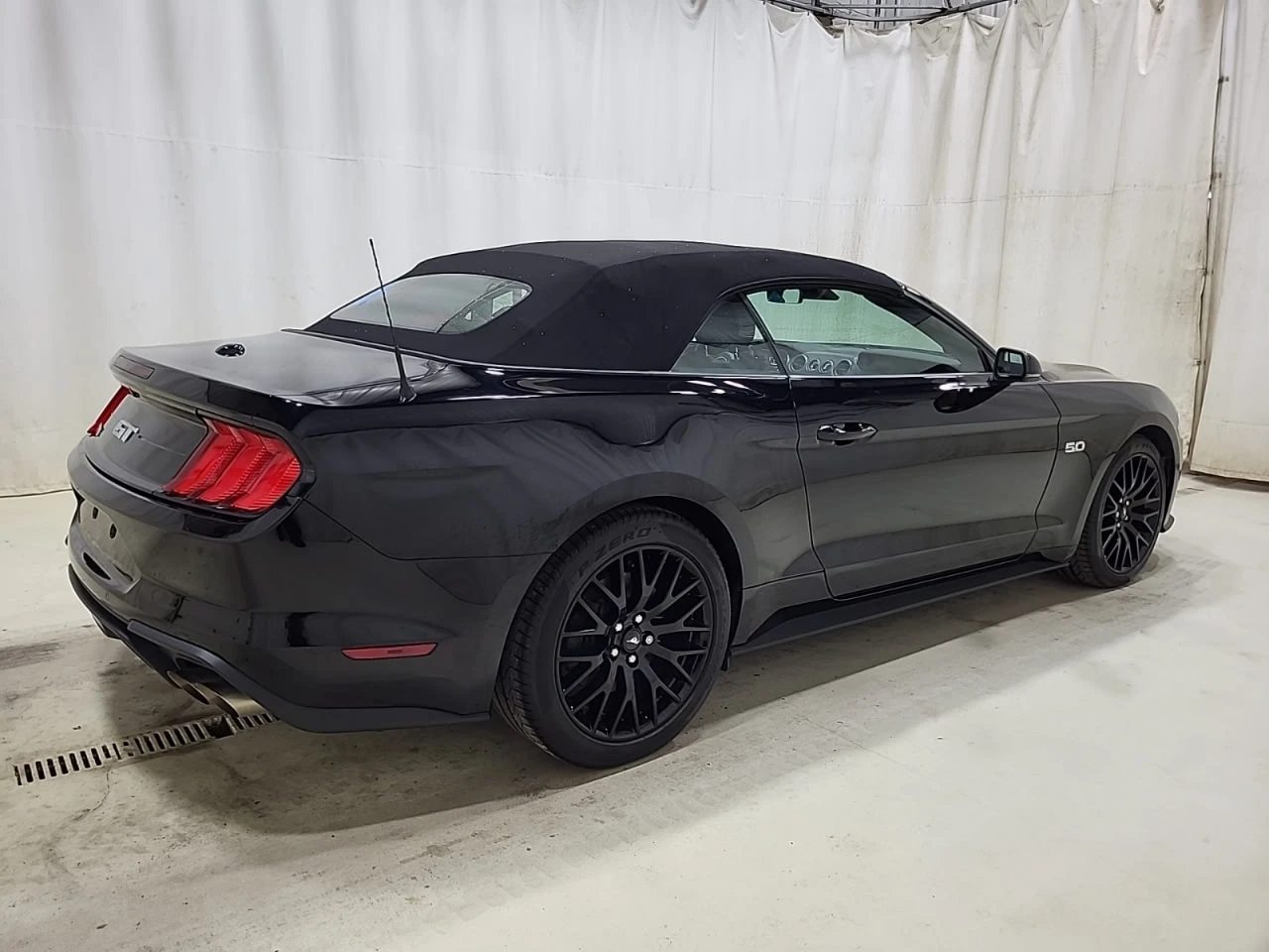 Ford Mustang GT Premium * АВТО КРЕДИТ* ЦЕНА ДО БГ * CARFAX *  - изображение 5