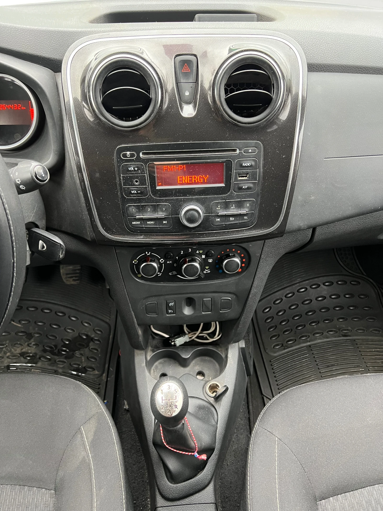 Dacia Logan * 1.0SCe* 73hp* КЛИМАТИК* ГАЗ*  - изображение 10