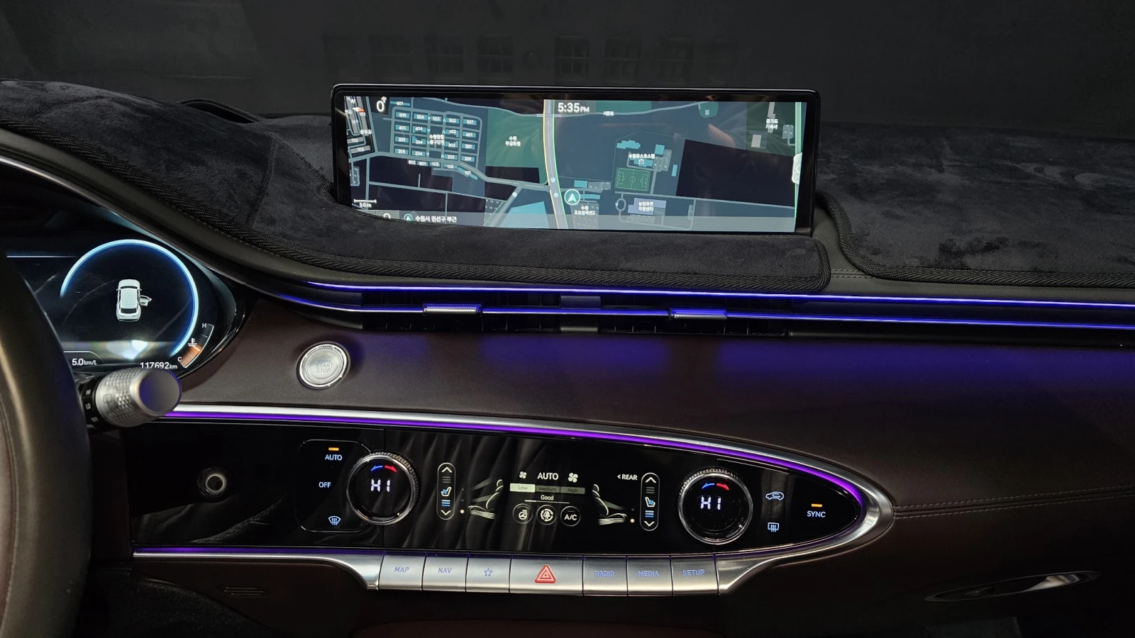 Genesis GV70 3.5T/AWD/Пълна сервизна история !!!, снимка 13 - Автомобили и джипове - 53986819