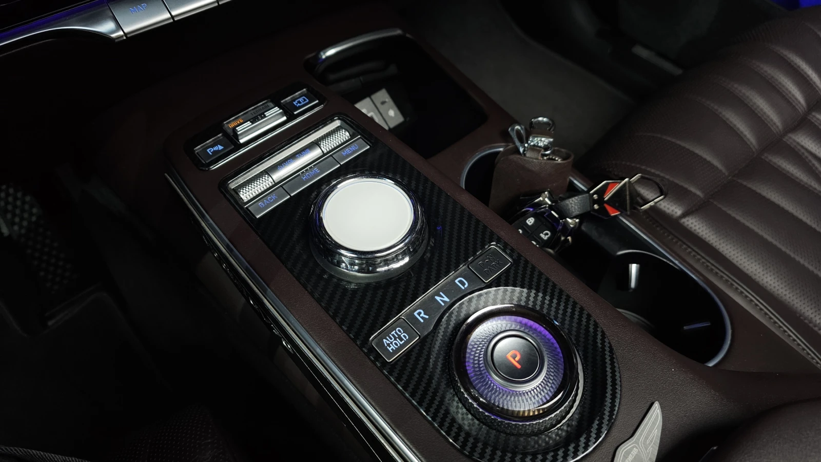 Genesis GV70 3.5T/AWD/Пълна сервизна история !!!, снимка 8 - Автомобили и джипове - 53986819