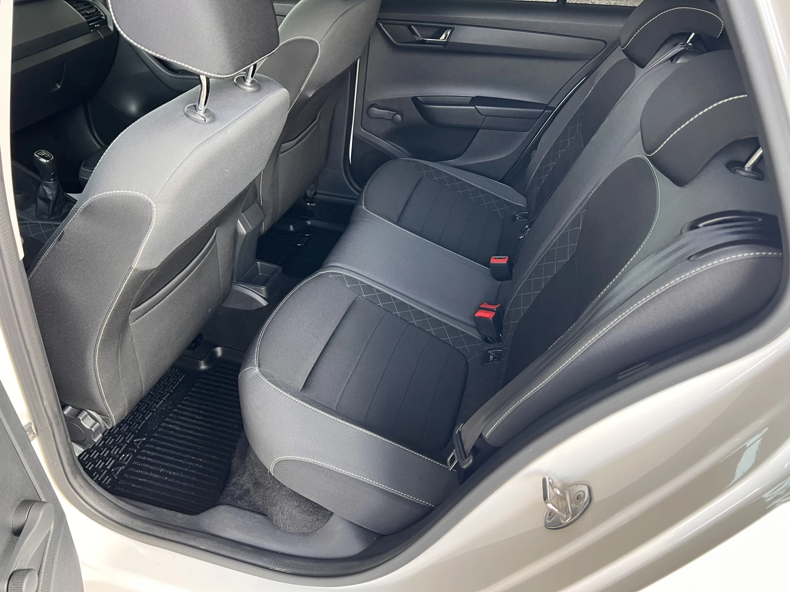 Skoda Fabia SELECTION/1.0TSI/95k.c./5MT, снимка 10 - Автомобили и джипове - 54147552