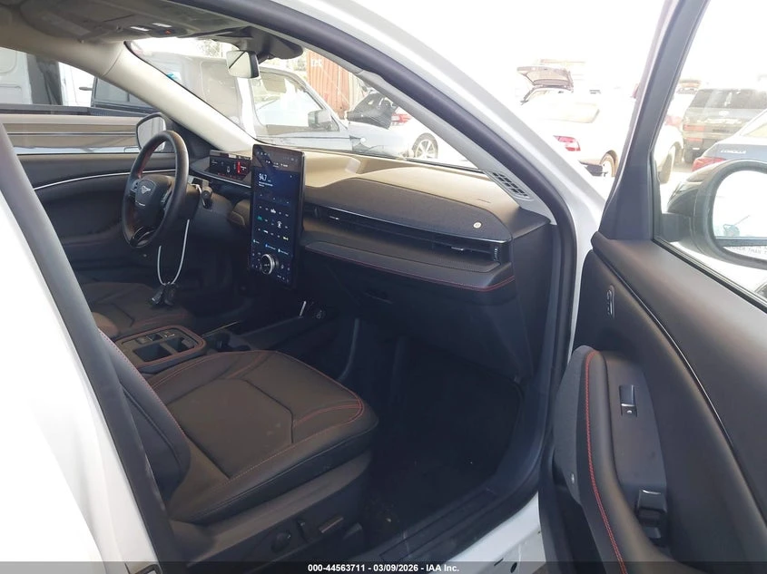 Ford Mustang Mach-E Premium, снимка 5 - Автомобили и джипове - 54216593