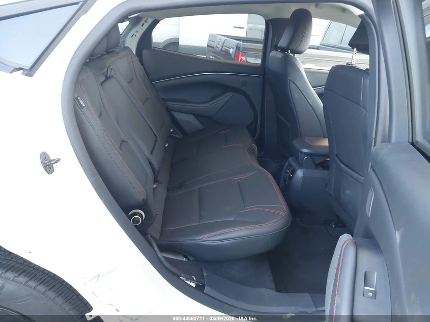 Ford Mustang Mach-E Premium, снимка 8 - Автомобили и джипове - 54216593