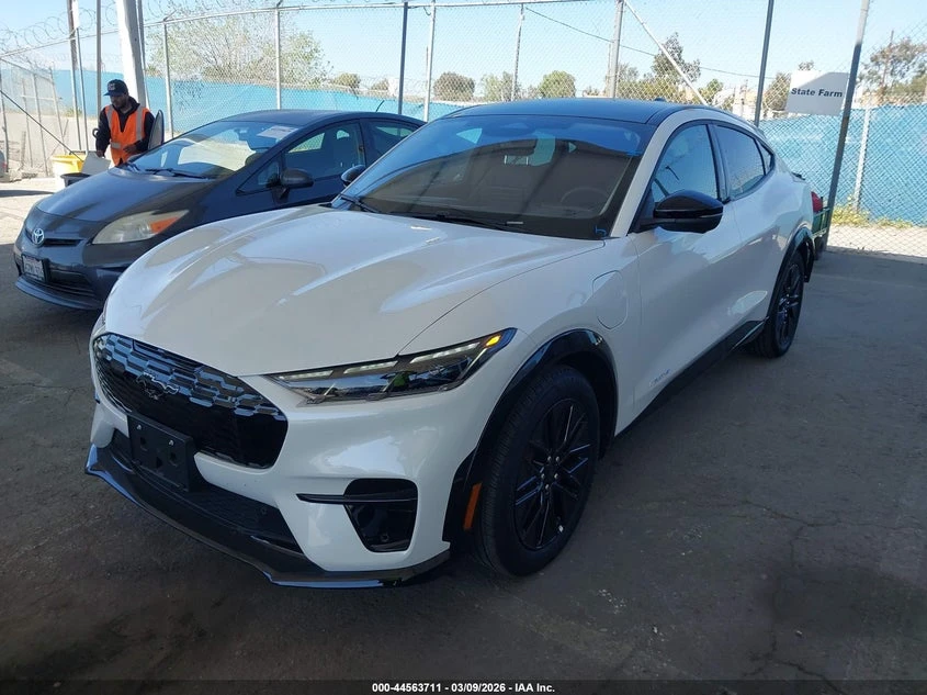 Ford Mustang Mach-E Premium, снимка 2 - Автомобили и джипове - 54216593