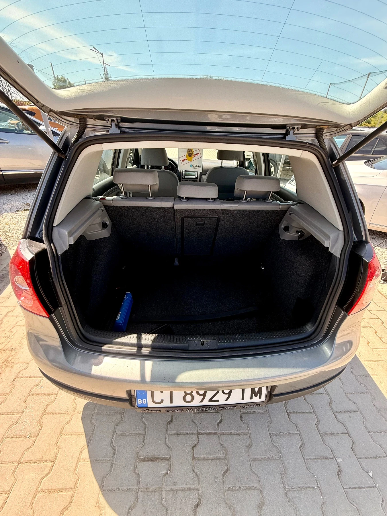 VW Golf Автоматик* 1.6* Клима* Обслужен* Бартер* Реален* , снимка 12 - Автомобили и джипове - 54349975