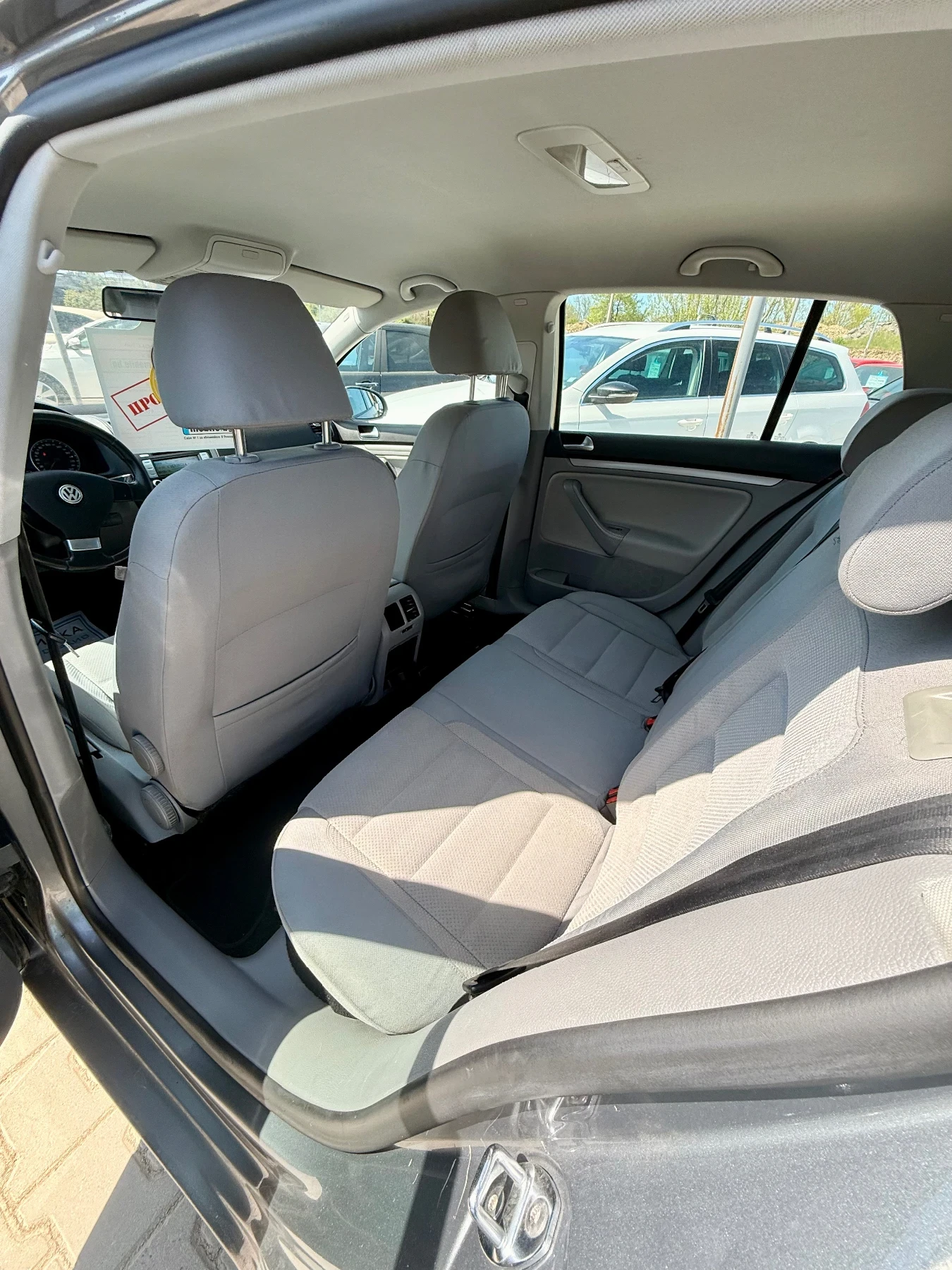 VW Golf Автоматик* 1.6* Клима* Обслужен* Бартер* Реален* , снимка 13 - Автомобили и джипове - 54349975