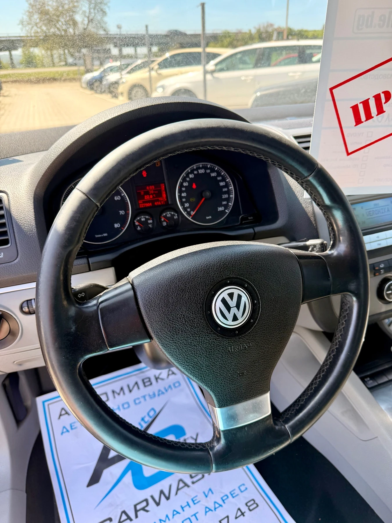 VW Golf Автоматик* 1.6* Клима* Обслужен* Бартер* Реален* , снимка 17 - Автомобили и джипове - 54349975