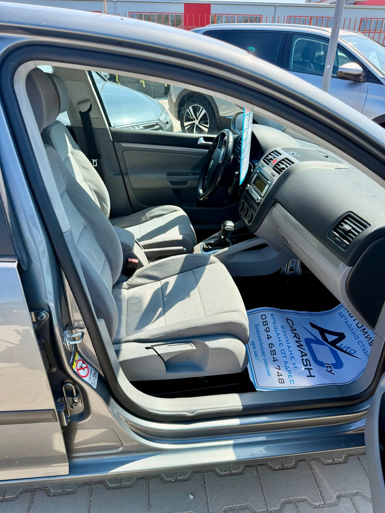 VW Golf Автоматик* 1.6* Клима* Обслужен* Бартер* Реален* , снимка 6 - Автомобили и джипове - 54349975