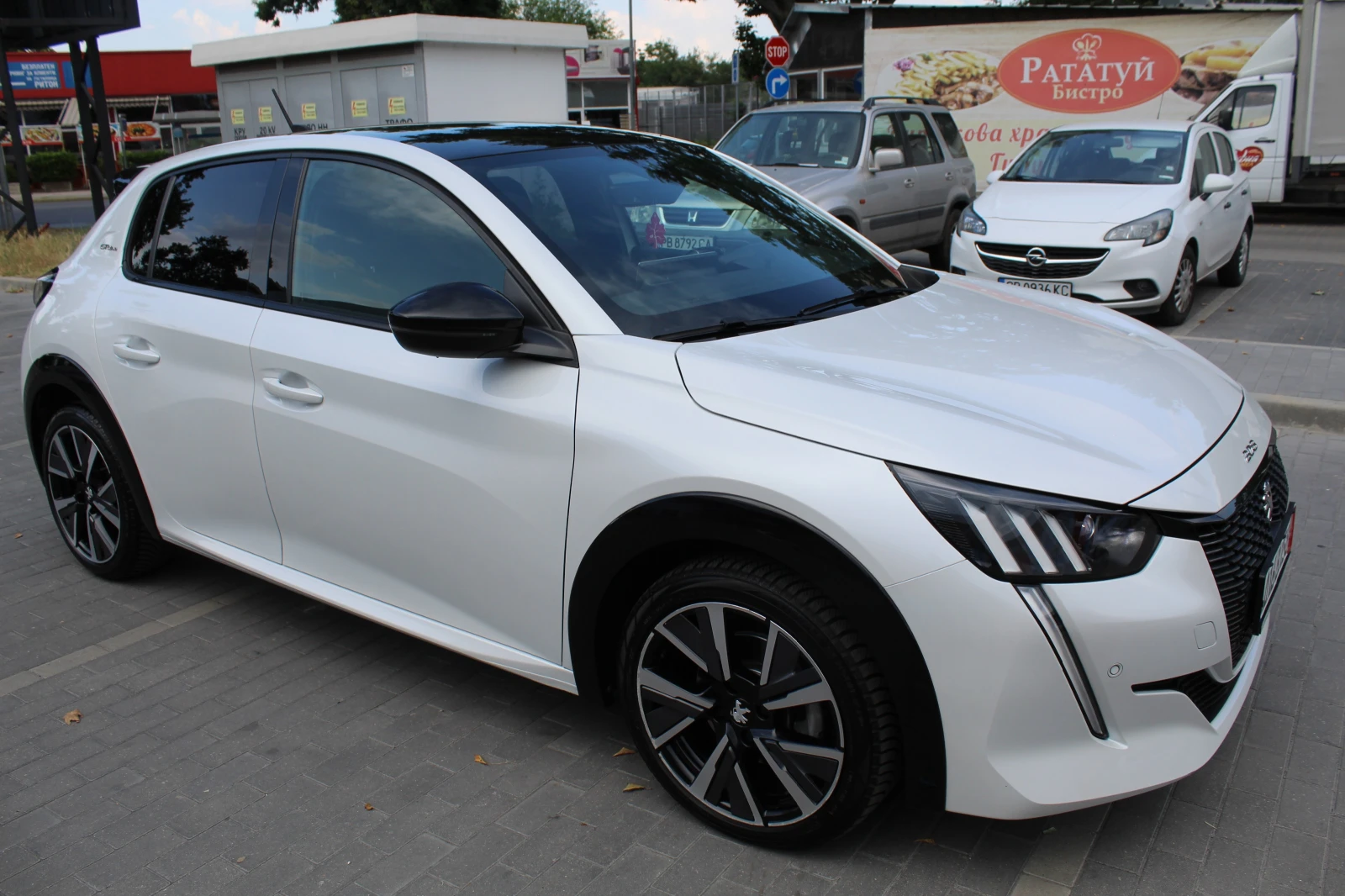 Peugeot 208 1.2I GT LINE FULL LED, снимка 8 - Автомобили и джипове - 55062654