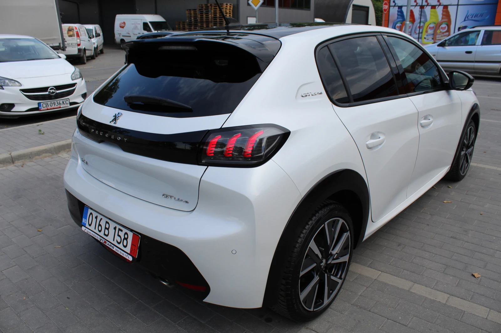 Peugeot 208 1.2I GT LINE FULL LED, снимка 11 - Автомобили и джипове - 55062654