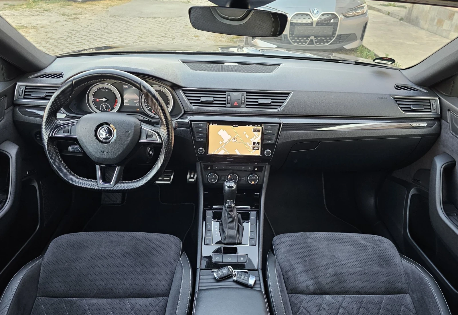 Skoda Superb 2.0TDI 190к.с. 4х4 SportLine Canton CarPlay ACC, снимка 11 - Автомобили и джипове - 55696789