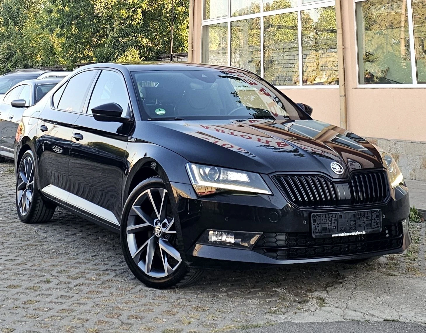 Skoda Superb 2.0TDI 190к.с. 4х4 SportLine Canton CarPlay ACC, снимка 3 - Автомобили и джипове - 55696789
