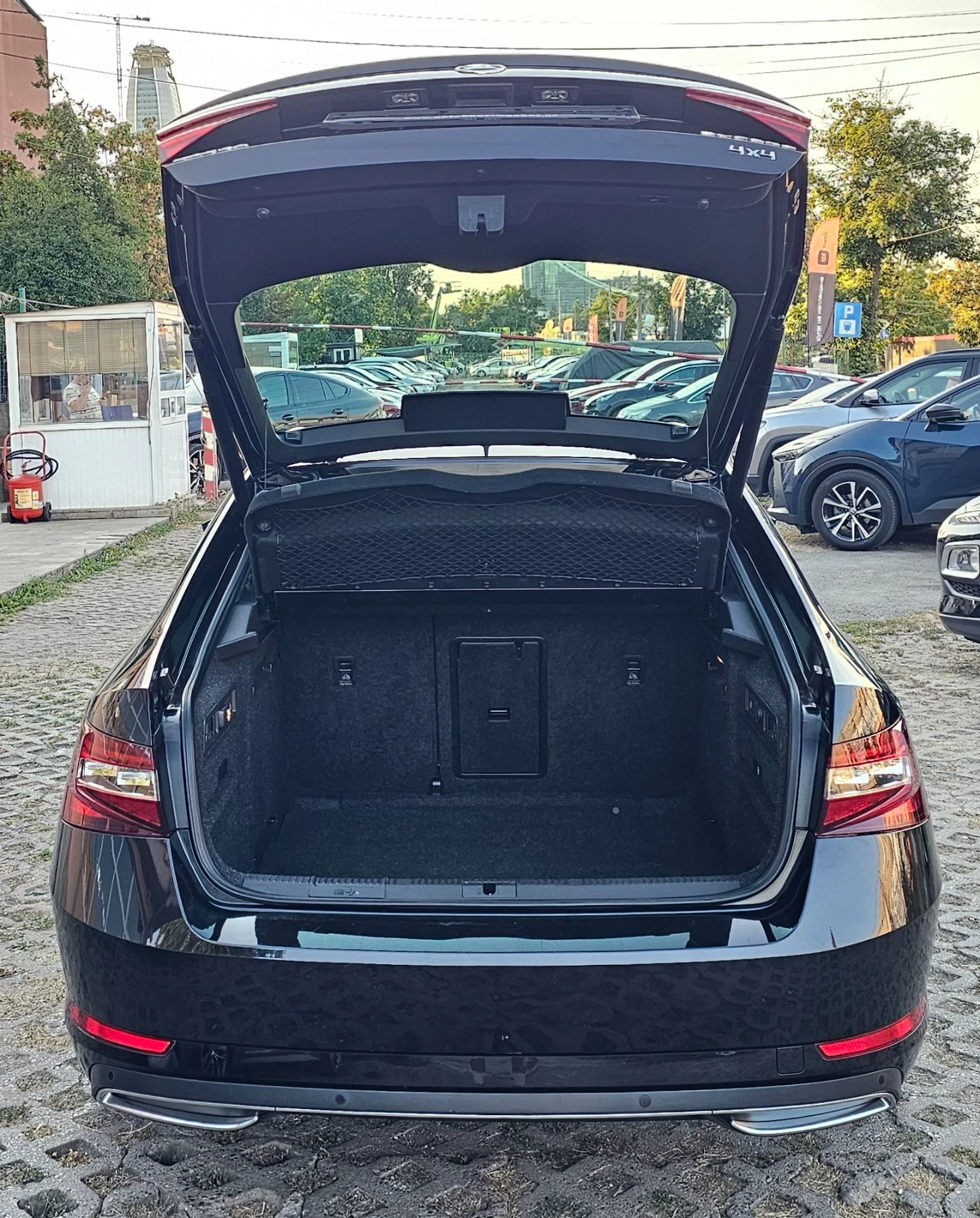 Skoda Superb 2.0TDI 190к.с. 4х4 SportLine Canton CarPlay ACC, снимка 5 - Автомобили и джипове - 55696789