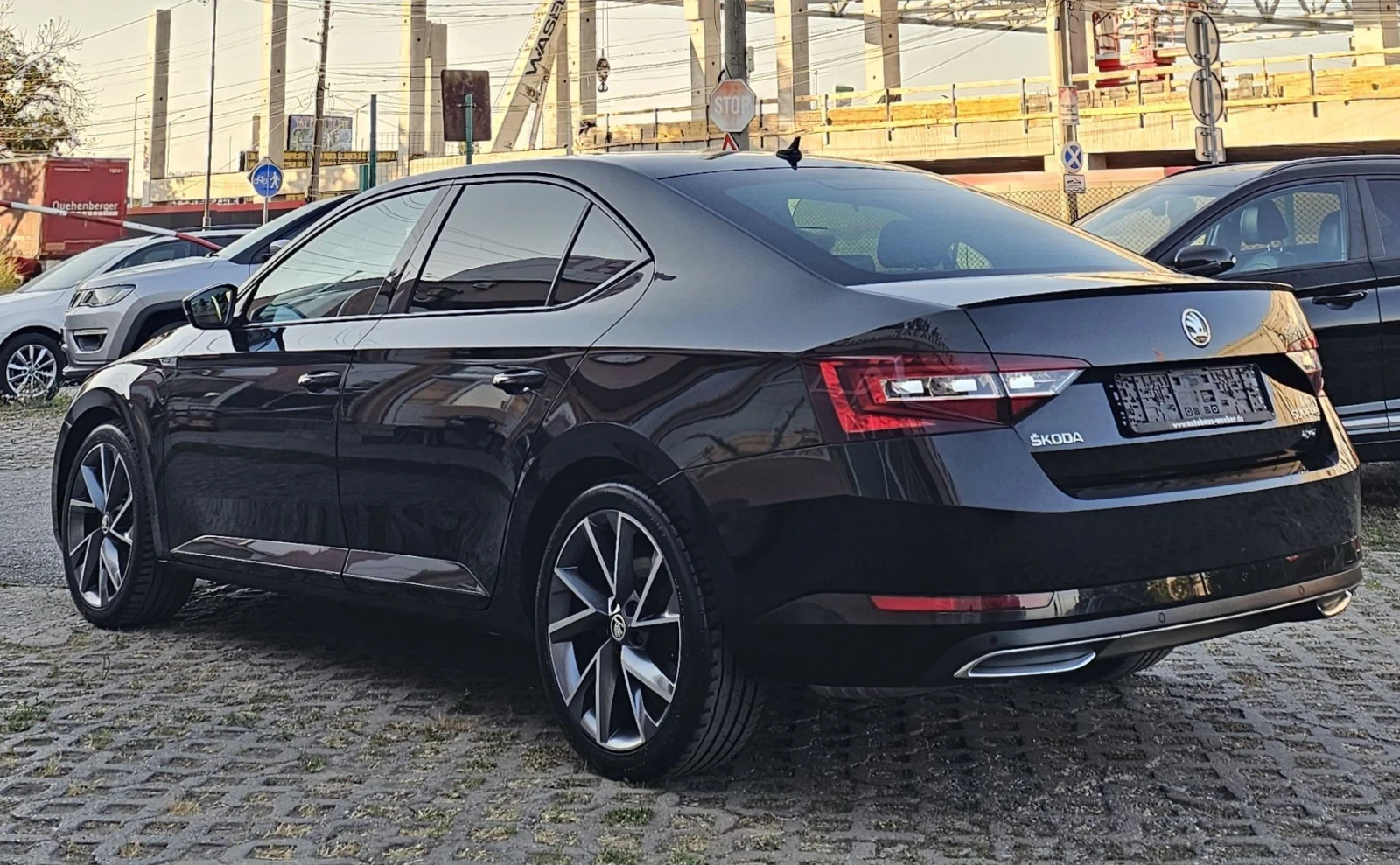 Skoda Superb 2.0TDI 190к.с. 4х4 SportLine Canton CarPlay ACC, снимка 4 - Автомобили и джипове - 55696789