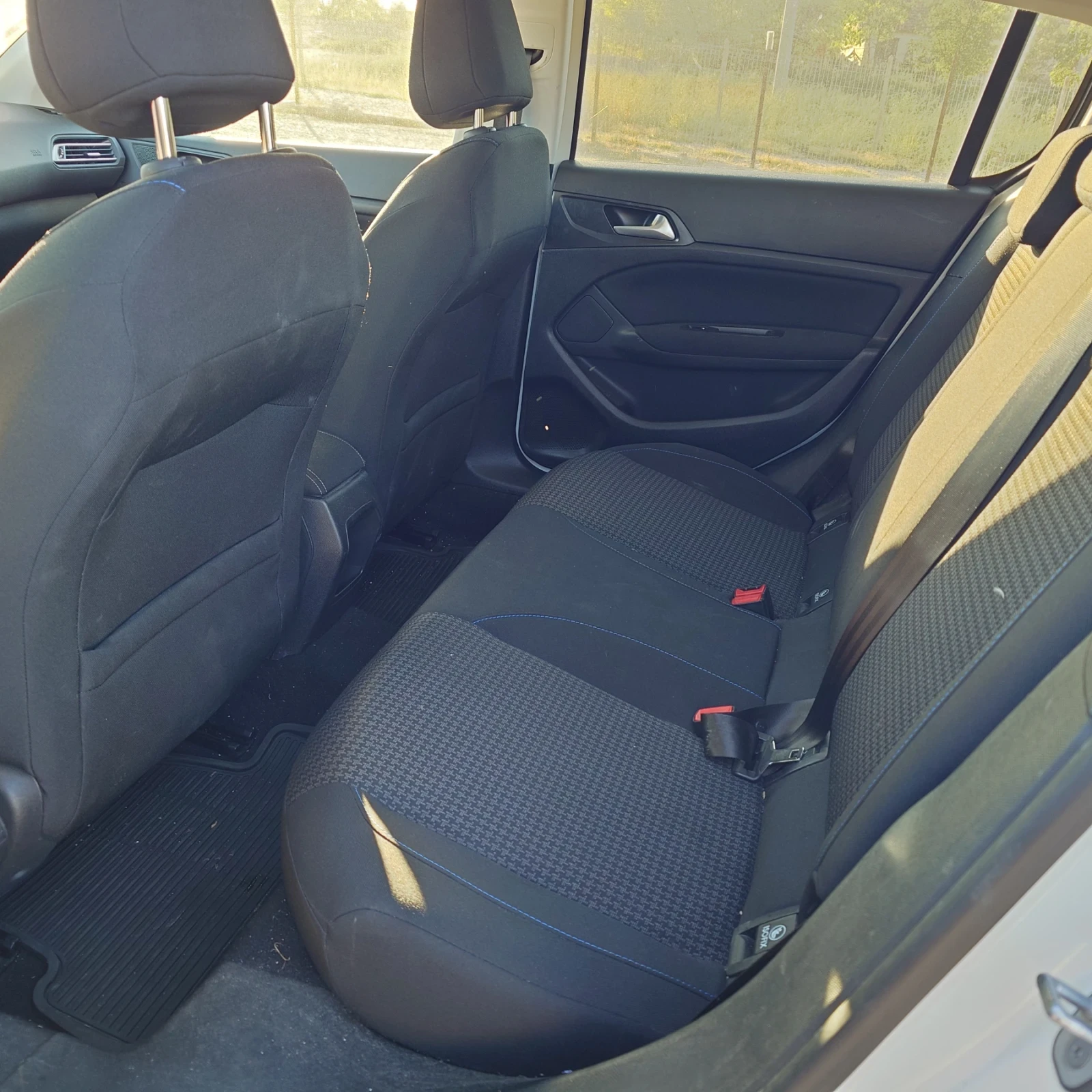 Peugeot 308 1.5HDI, снимка 8 - Автомобили и джипове - 56343528