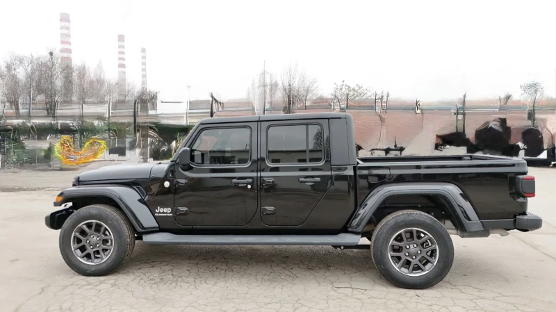 Jeep Gladiator, снимка 2 - Автомобили и джипове - 52486381