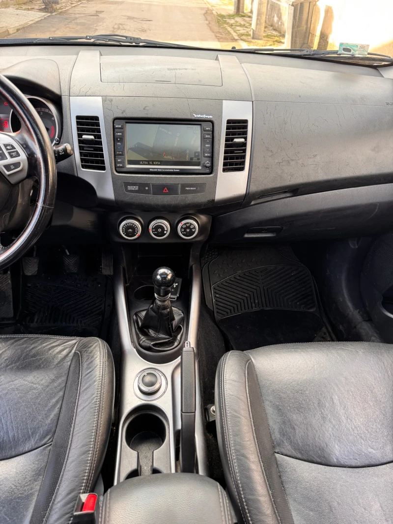 Mitsubishi Outlander 2.0D 4х4 Navi 7 места, снимка 11 - Автомобили и джипове - 53565170