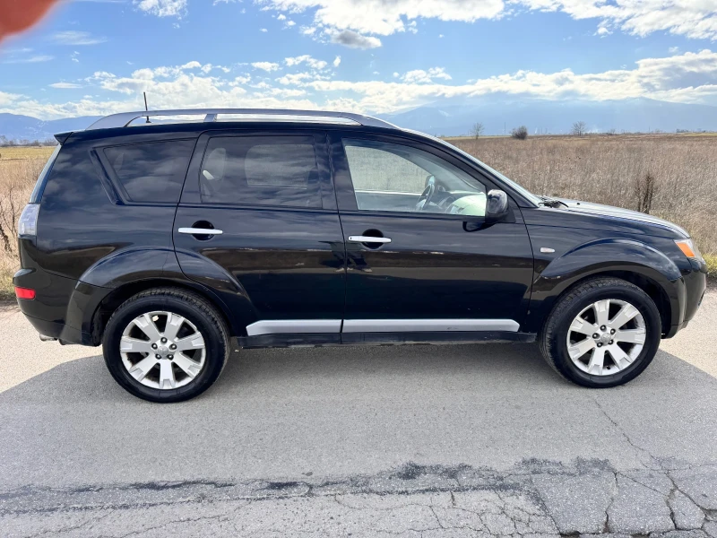 Mitsubishi Outlander 2.0D 4х4 Navi 7 места, снимка 2 - Автомобили и джипове - 53565170