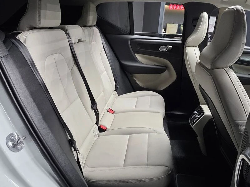 Volvo XC40 2.0 197 hp Automatic, снимка 12 - Автомобили и джипове - 55812991