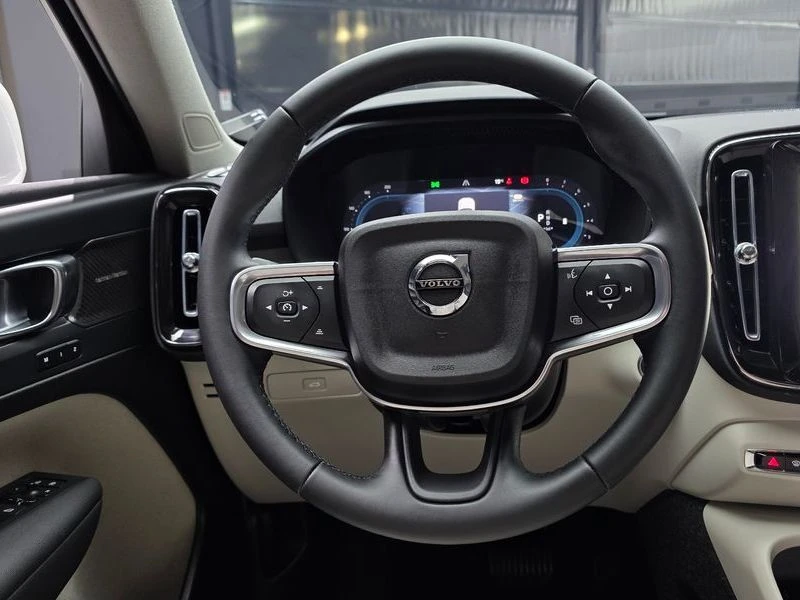 Volvo XC40 2.0 197 hp Automatic, снимка 13 - Автомобили и джипове - 55812991