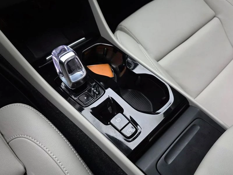 Volvo XC40 2.0 197 hp Automatic, снимка 9 - Автомобили и джипове - 55812991