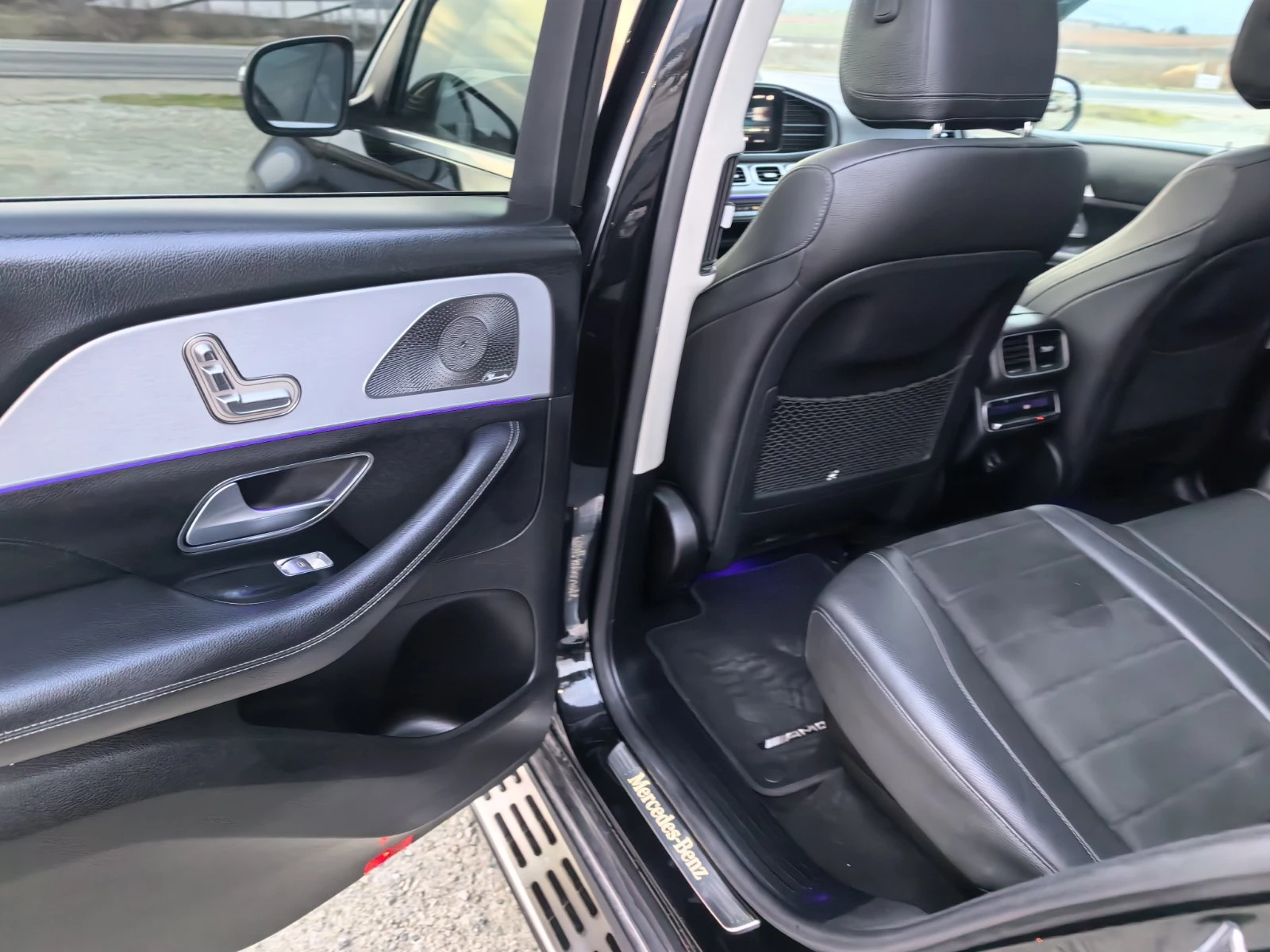 Mercedes-Benz GLE 300 300D* AMG* Nigth* Burm* Pano* 4MATIK* , снимка 11 - Автомобили и джипове - 53129433