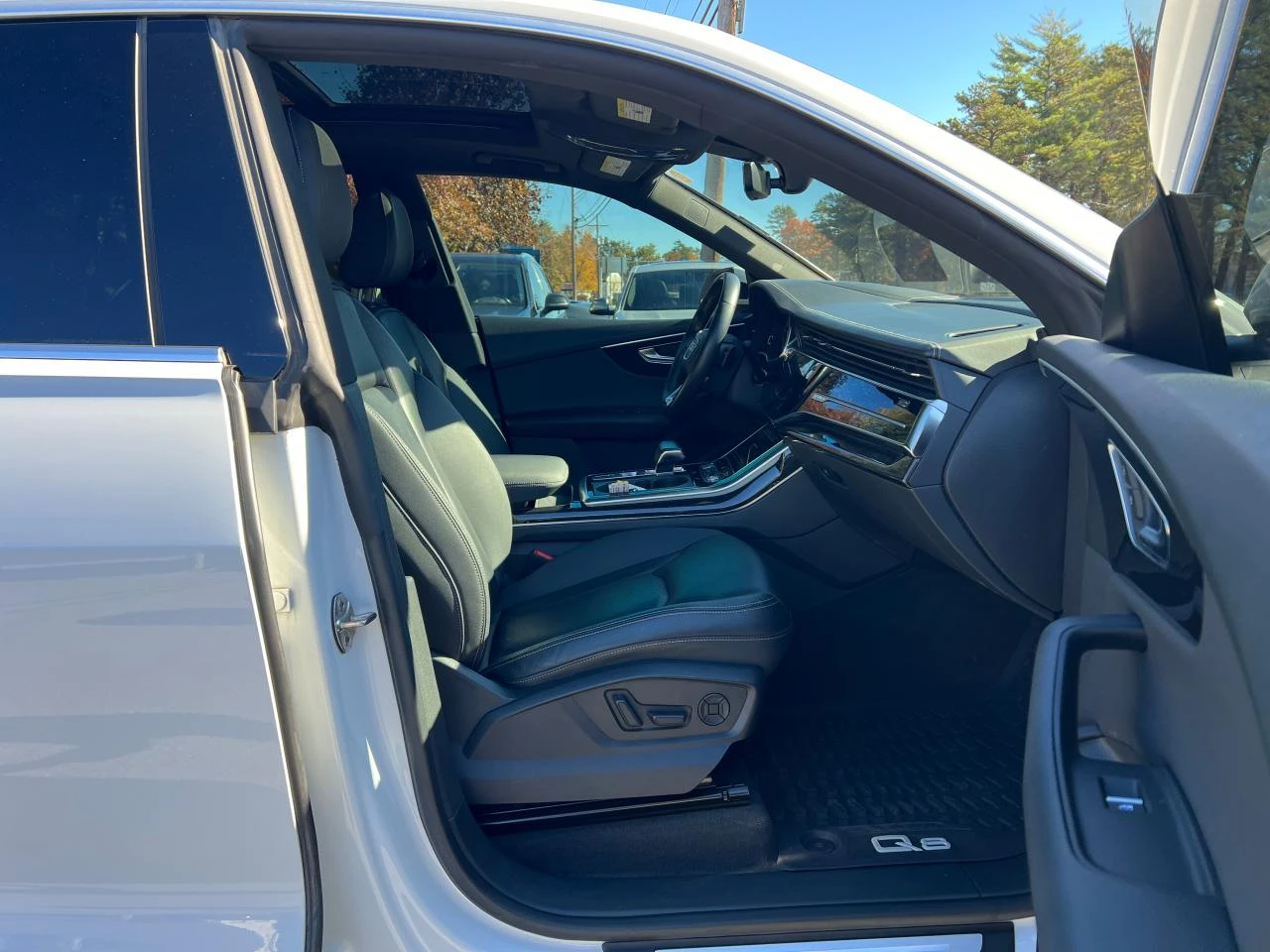 Audi Q8 DISTRONIC * PANO * ОБДУХВАНЕ * S-LINE * 360 CAM - изображение 5