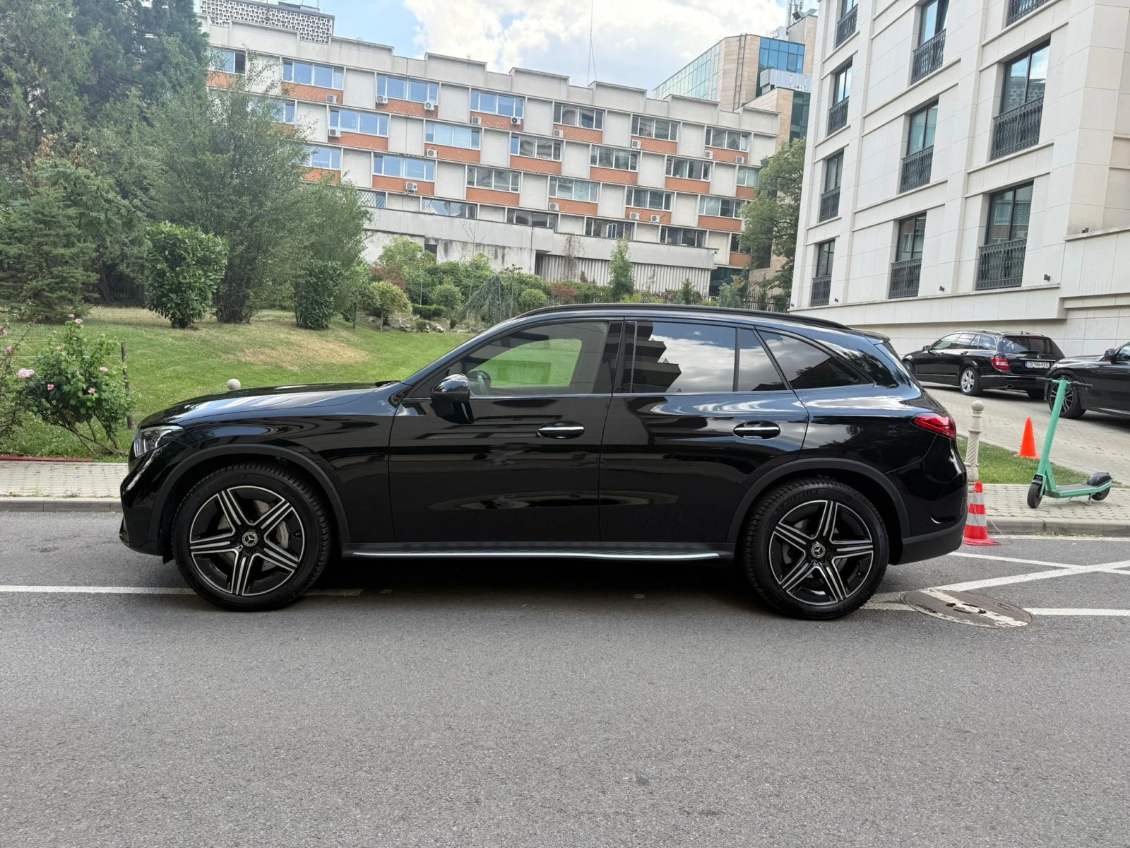 Mercedes-Benz GLC 220 D AMG 4Matic ОБДУХВАНЕ PANO HUD DISTRONIC FULL   - изображение 4