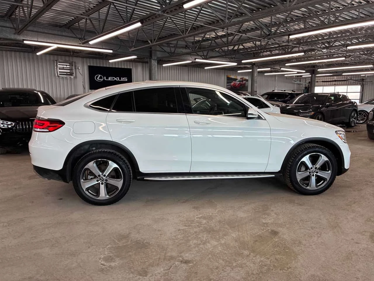 Mercedes-Benz GLC 300 COUPE 4MATIC * ПОДГРЕВИ* ПАНОРАМА* КАМЕРА* , снимка 4 - Автомобили и джипове - 53990989