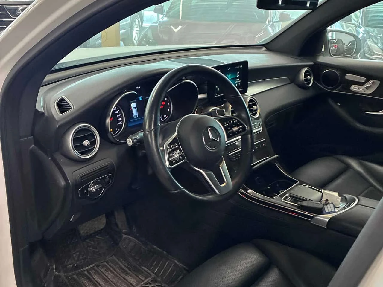 Mercedes-Benz GLC 300 COUPE 4MATIC * ПОДГРЕВИ* ПАНОРАМА* КАМЕРА* , снимка 7 - Автомобили и джипове - 53990989