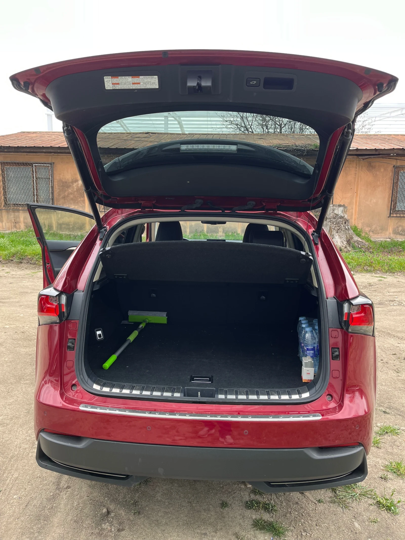 Lexus NX 300h, снимка 16 - Автомобили и джипове - 54786423