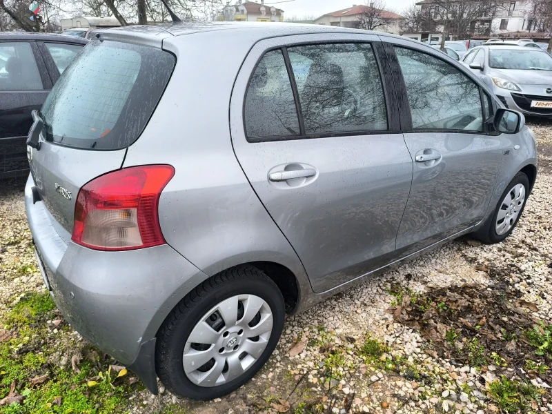 Toyota Yaris 1.3 бензин 08г., снимка 4 - Автомобили и джипове - 47714812